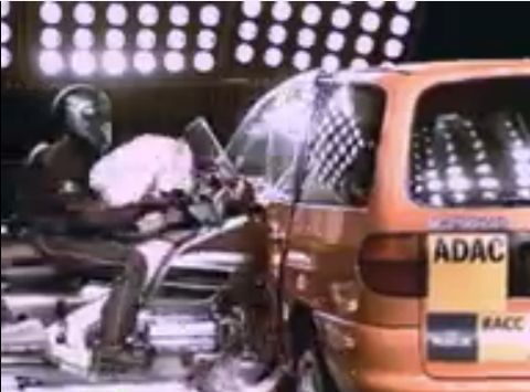 Datei:Motorrad crashtest airbag.jpg