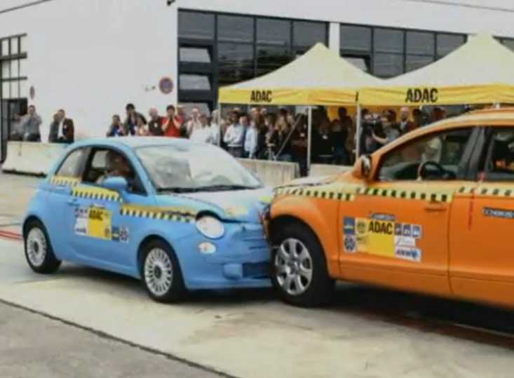 Datei:Crashtest ADAC Fiat 500.jpg