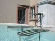 Springbrunnen waagrecht schräg.jpg