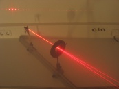 Lichtbeugung Gitter Beobachtung große Gitterkonstante.jpg