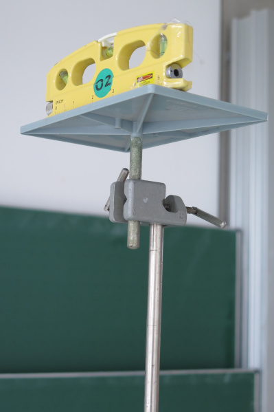 Datei:Versuch Laserstrahl sichtbar machen Aufbau 2.jpg