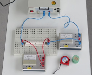 Stromkreis Praktikum Ohmsches Gesetz Eisendraht.jpg