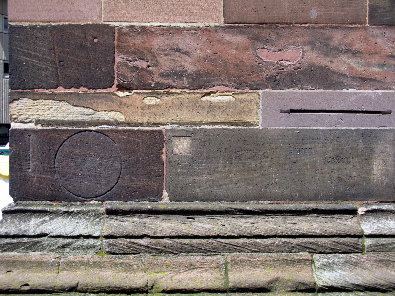 Datei:Sester und Freiburger Elle am Münster.jpg