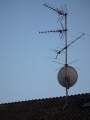 Dachantenne und Satellitenschüssel HD.jpg