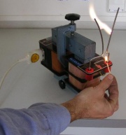 Versuch Lichtbogen Luftionisierung.jpg