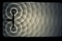 Wellenwanne Zwei Quellen Abstand Groß f10Hz.jpg