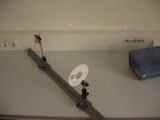 Lichtinterferenz CD Reflektionsgitter Aufbau.jpg