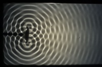 Wellenwanne Zwei Quellen Abstand klein f20Hz.jpg