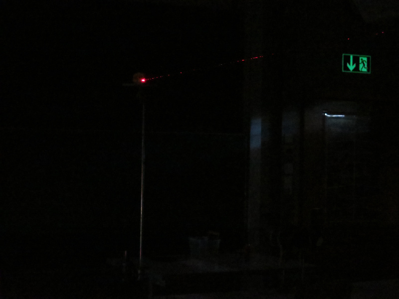 Datei:Versuch Laserstrahl sichtbar machen Beobachtung 2.jpg