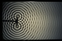 Wellenwanne Zwei Quellen Abstand klein f30Hz.jpg