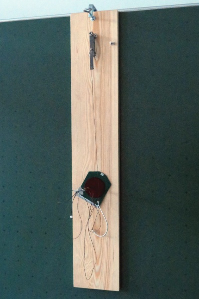 Datei:Geschwindigkeit Überlagerung Vektor Dart-Pfeil Versuchsaufbau gesamt.jpg